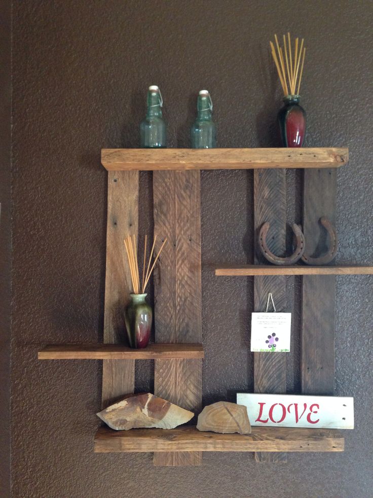 Create pallet shelves! here are 20 ideas... Mensole con pallet