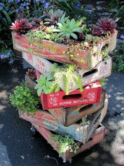 Decorare il giardino con le cassette di legno