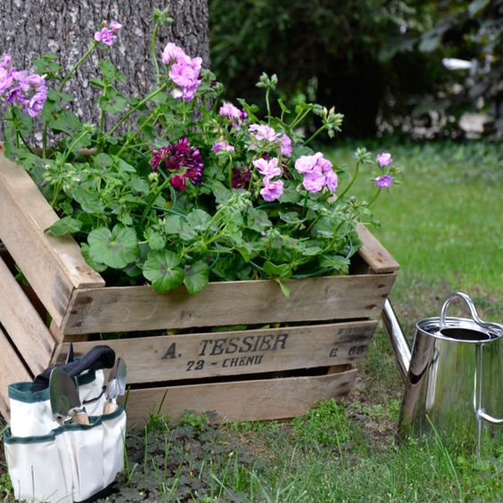 Une petite jardinière dans une cagette en bois! 20 idées ~ Mini Cagette En Bois Une petite jardinière dans une cagette en bois! 20 idées ~ Mini Cagette En Bois