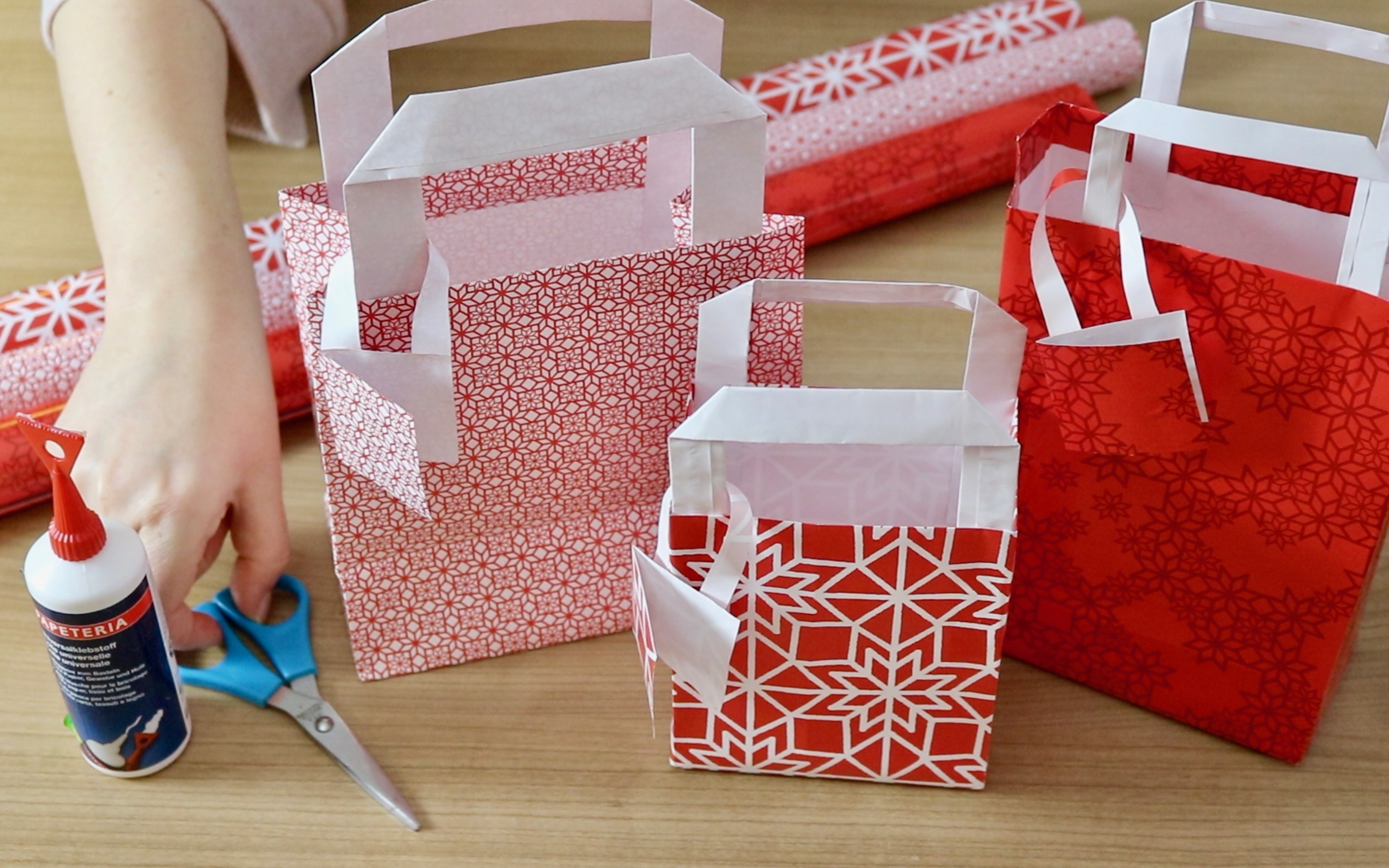 Comment créer un sac de Noel en papier cadeau! Tutoriel vidéo...