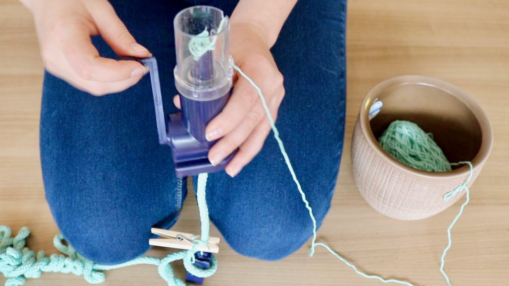 Décorer la chambre de bébé avec du Tricotin