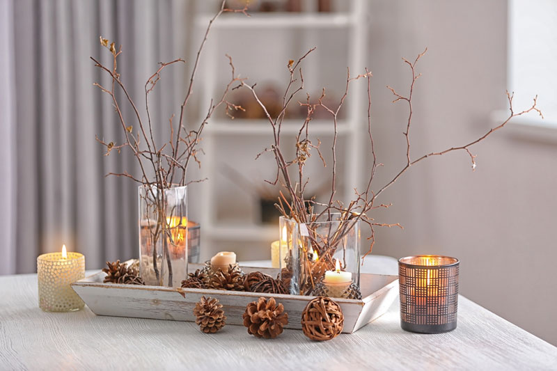 Branches sèches dans des vases transparents, une belle déco Noël DIY.