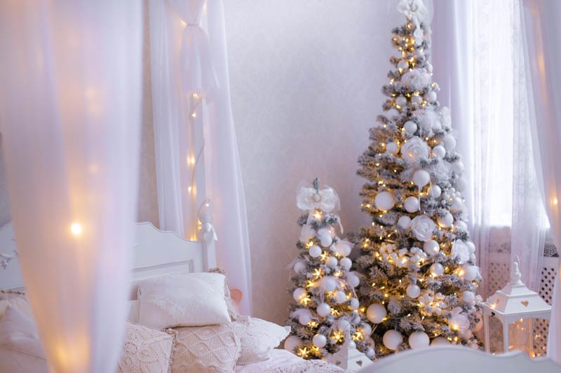 Chambre décorée pour Noël dans un style Shabby chic.