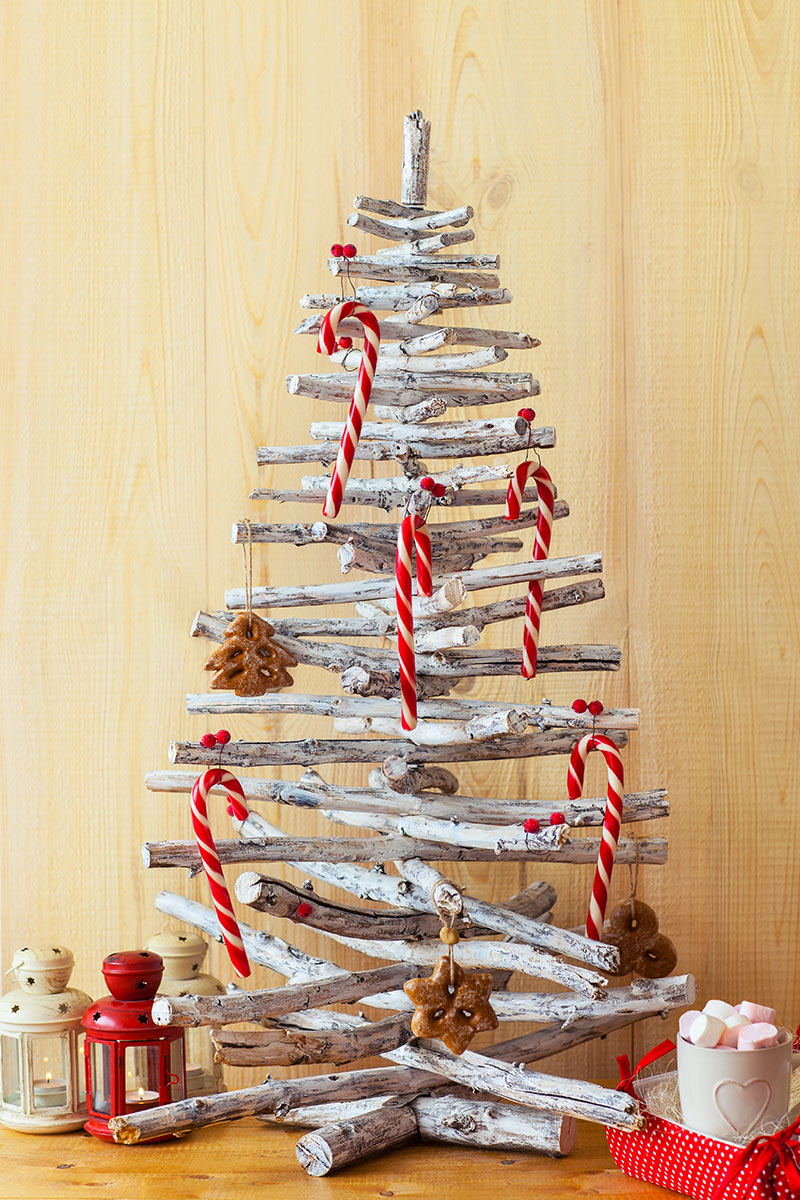 Sapin de Noël réaliser avec troncs en bois.