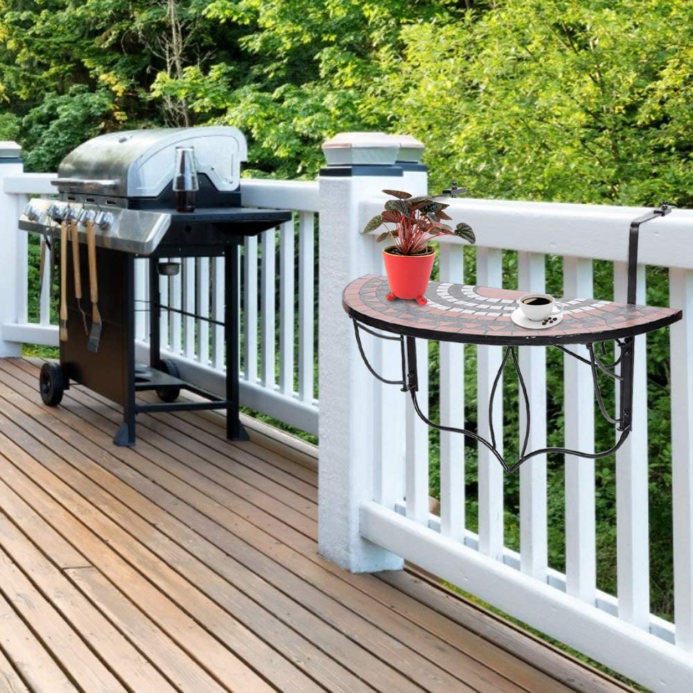 Table à accrocher à la balustrade sur le balcon.