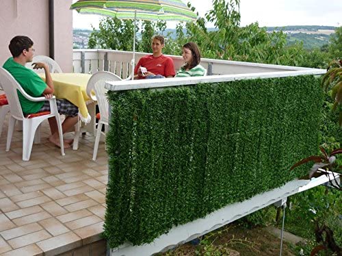 Protection en feuilles synthétiques idéal pour le balcon.