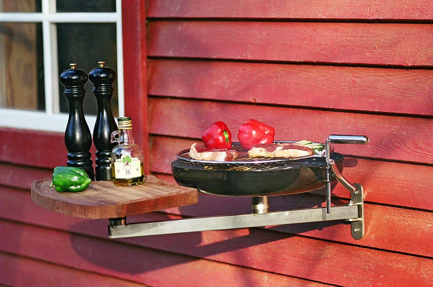 Barbecue à accrocher au mur idéal pour le balcon.