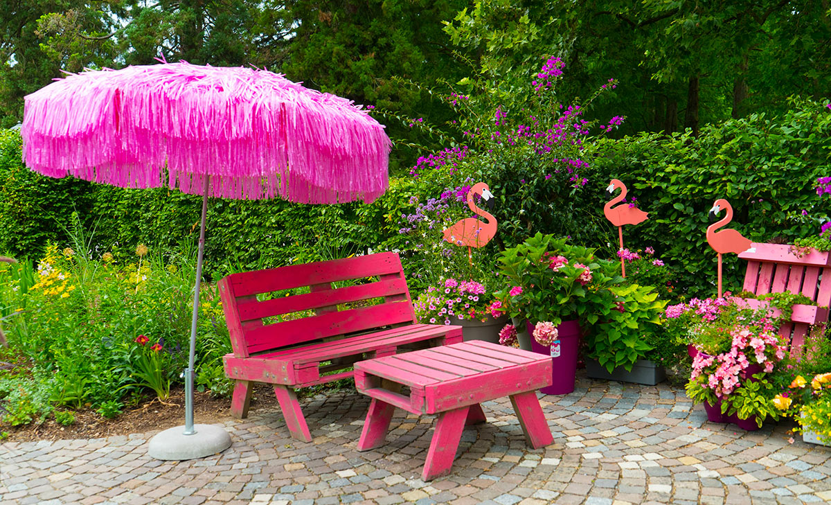 banc d'extérieur et table basse réalisés avec des palettes 