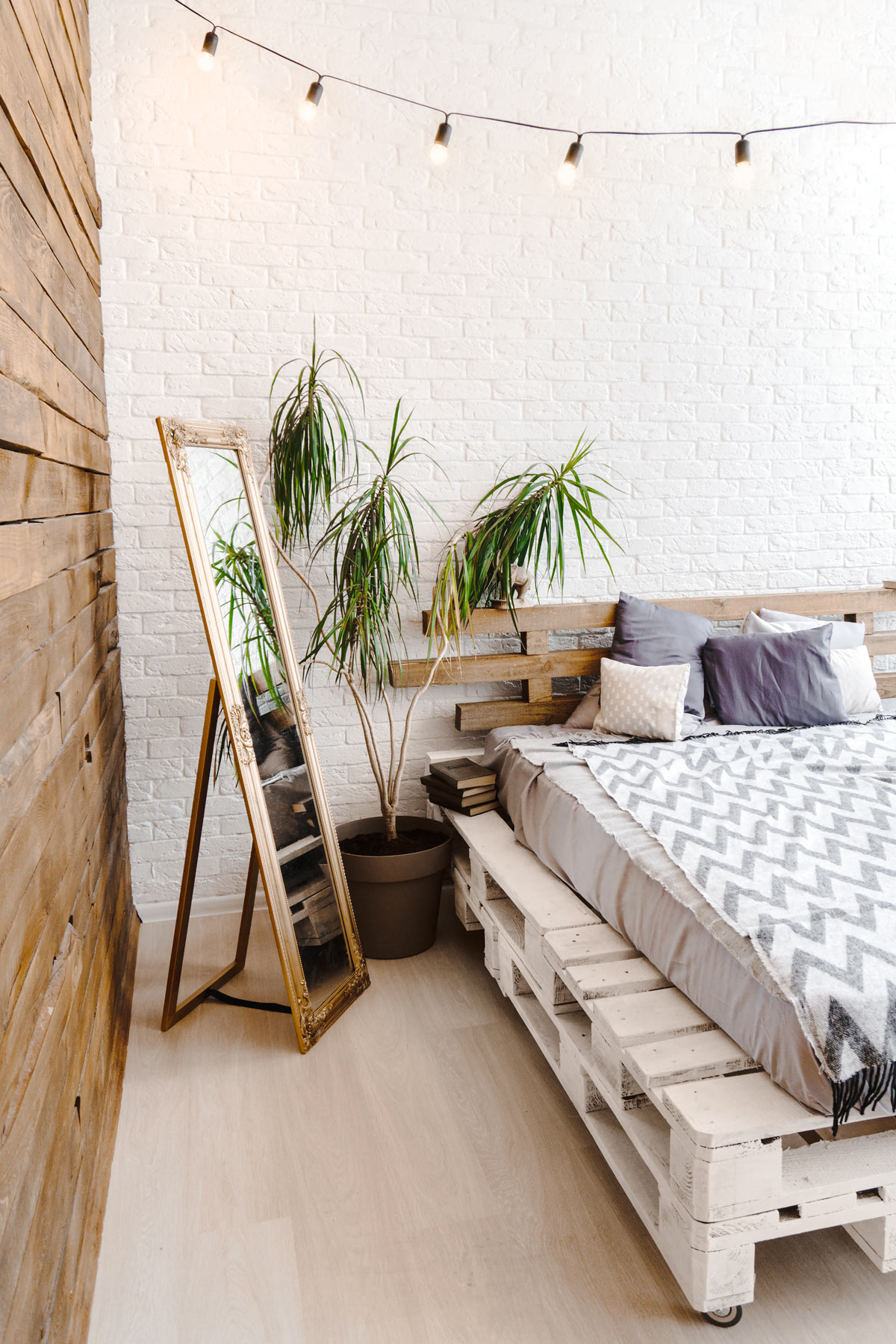 Une superbe tête de lit avec des palettes: 11 idées pour s ...