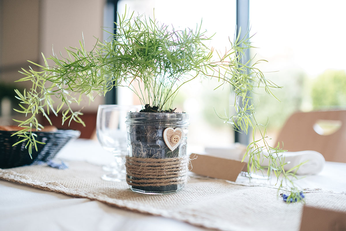 pot de confiture devient un joli vase de printemps