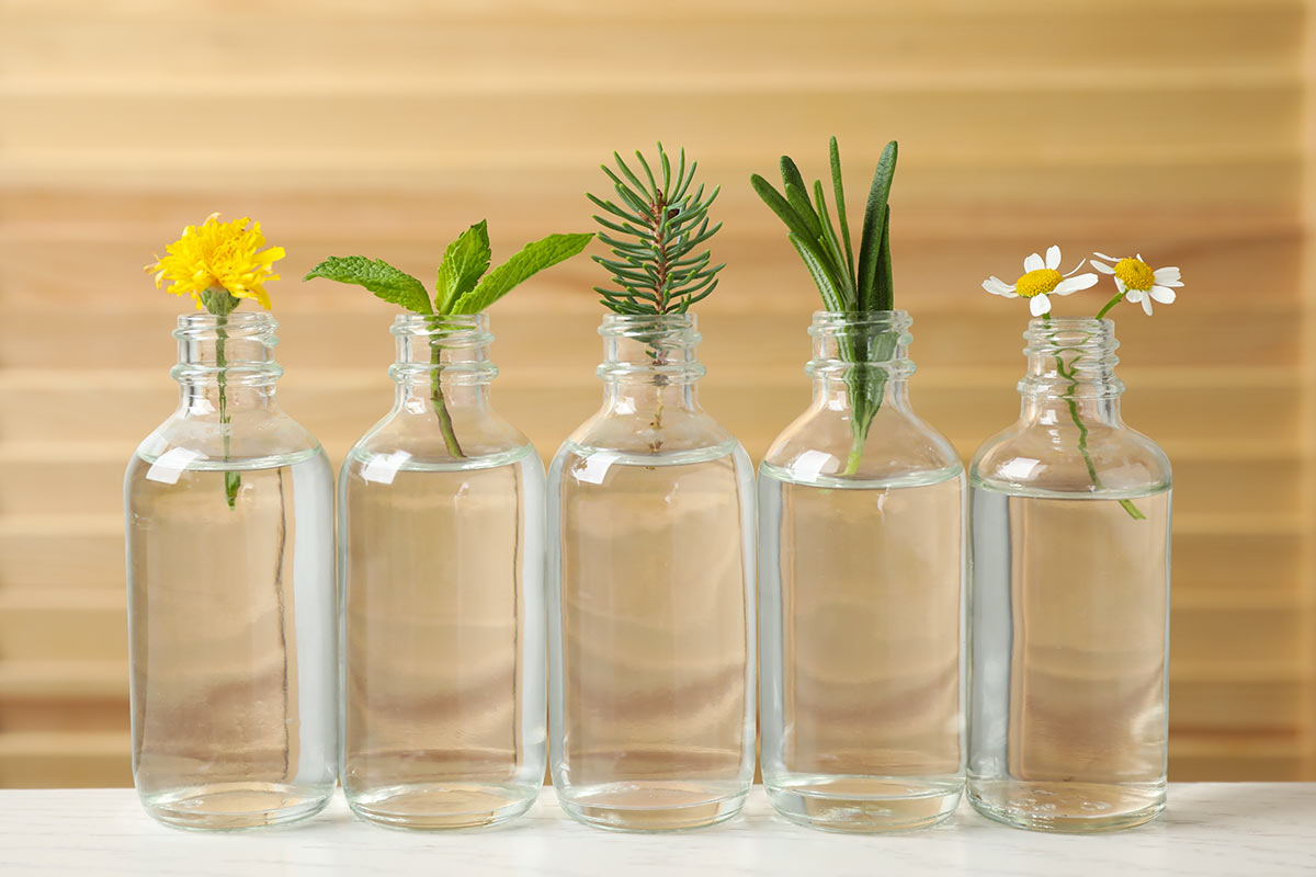 bouteilles de verre avc fleurs