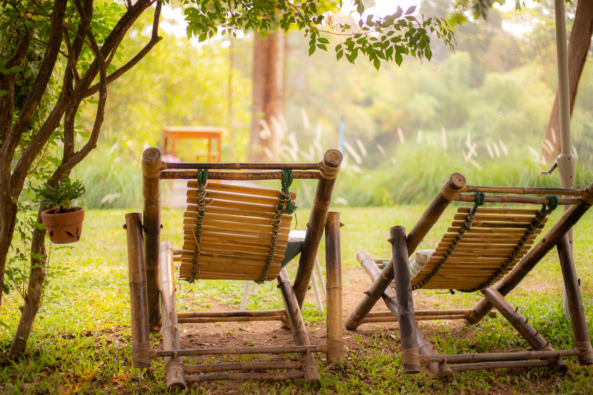 chaises longues en bambou