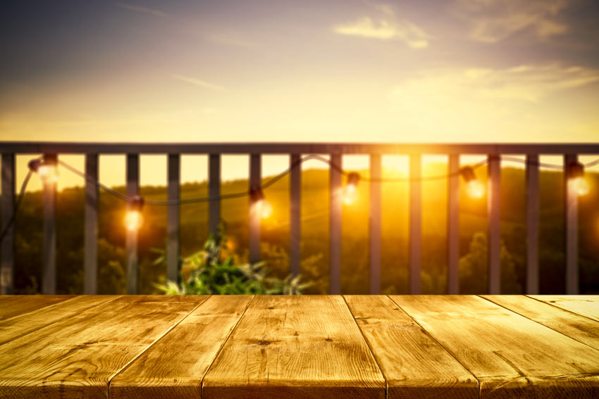 balcon avec balustrade illuminée