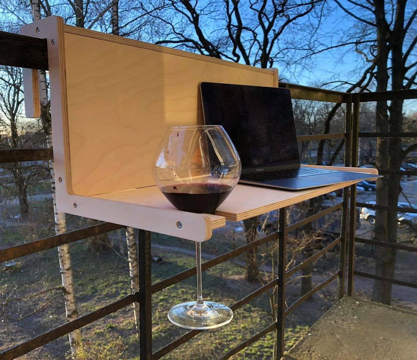 idées pour décorer un petit balcon, table pliante avec pour ordinateur