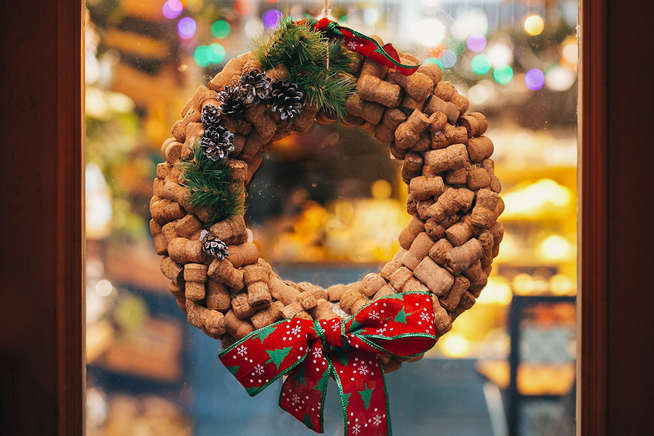 Couronne de Noël DIY avec des bouchons en liège.