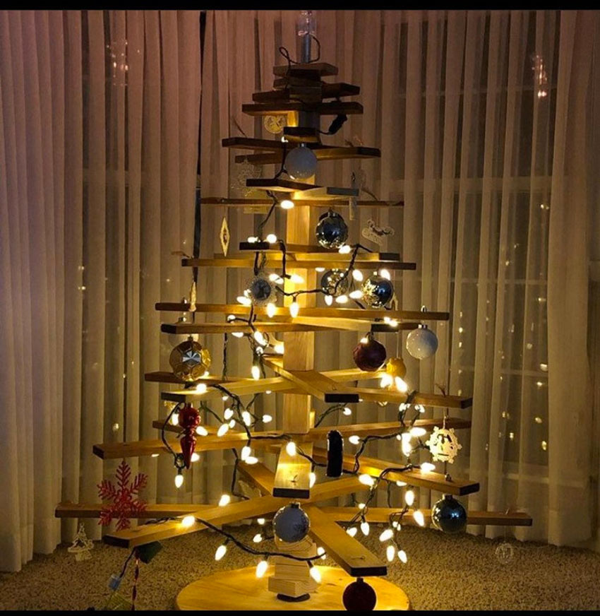 Sapin de Noël réalisé avec des palettes de bois.