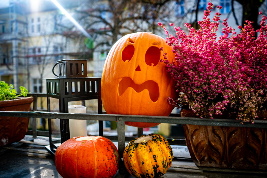 décorer son balcon avec des citrouilles en automne