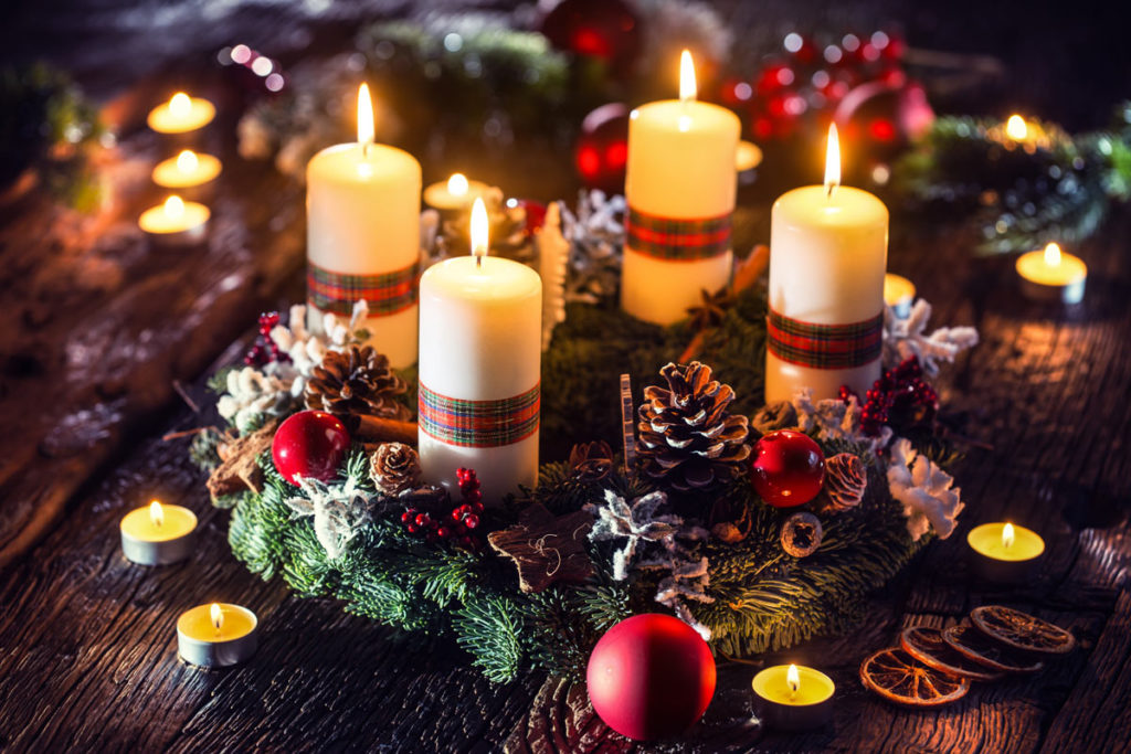 Reproduire la magie de Noël avec des bougies 12 idées inspirantes