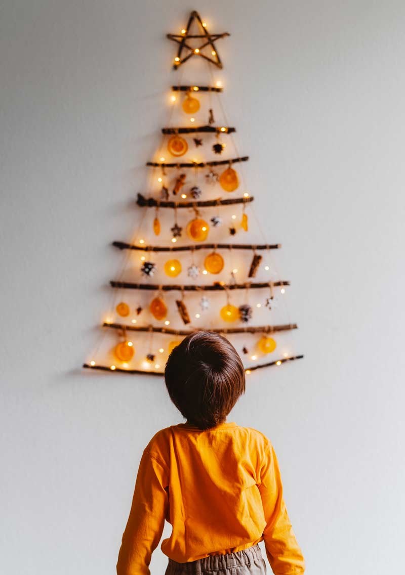 Décorations de Noël à réaliser soi-même avec branches et brindilles.