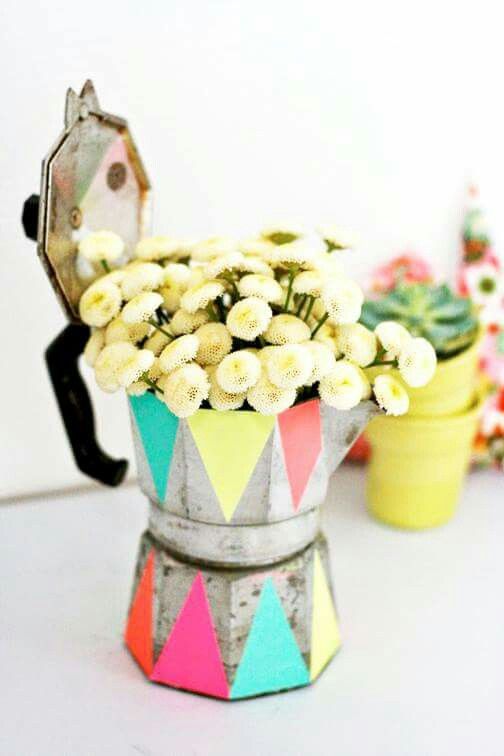 recycler une vieille cafetière Moka en pot de fleurs