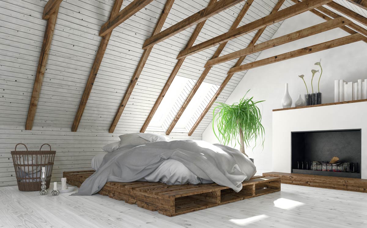 Beau lit en palettes dans une chambre de style rustique.
