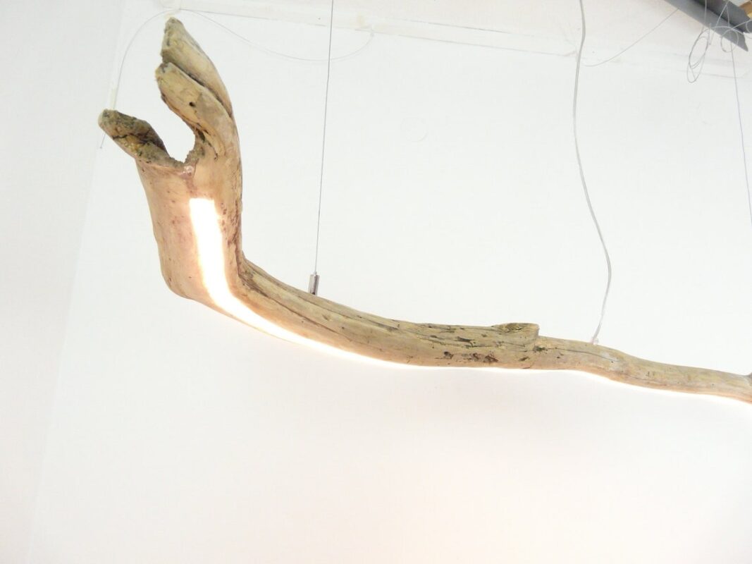 Lampe de plafond DIY avec du bois de mer