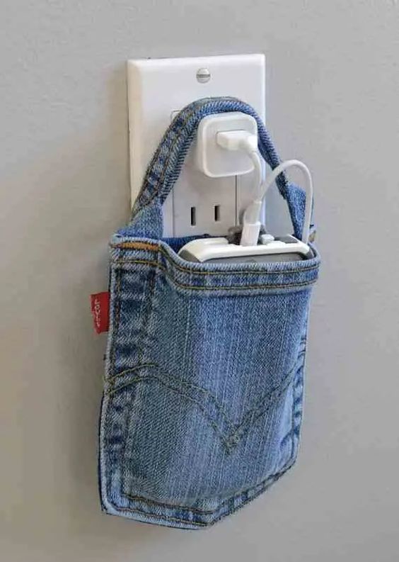 Recyclage de vieilles poches de jeans en supports de téléphone portable