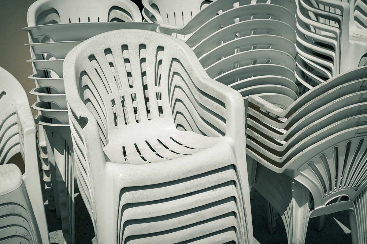 Comment nettoyer le plastique jauni des tables et chaises de jardin.