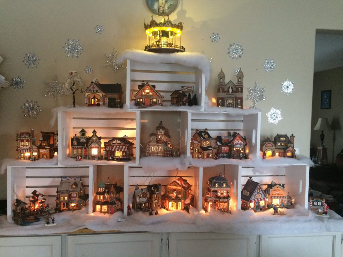Décorations de Noël avec des caisses en bois.