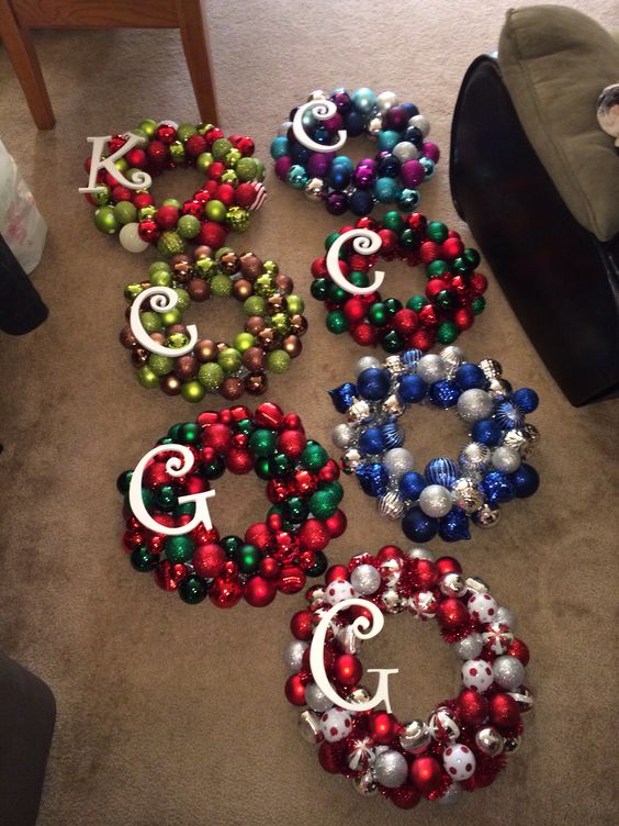 Ornament wreaths, Great DIY Christmas gifts :) Good for if you live with roommates.