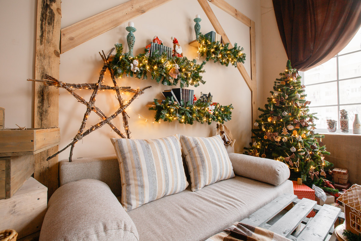 Comment décorer les étagères pour Noël.