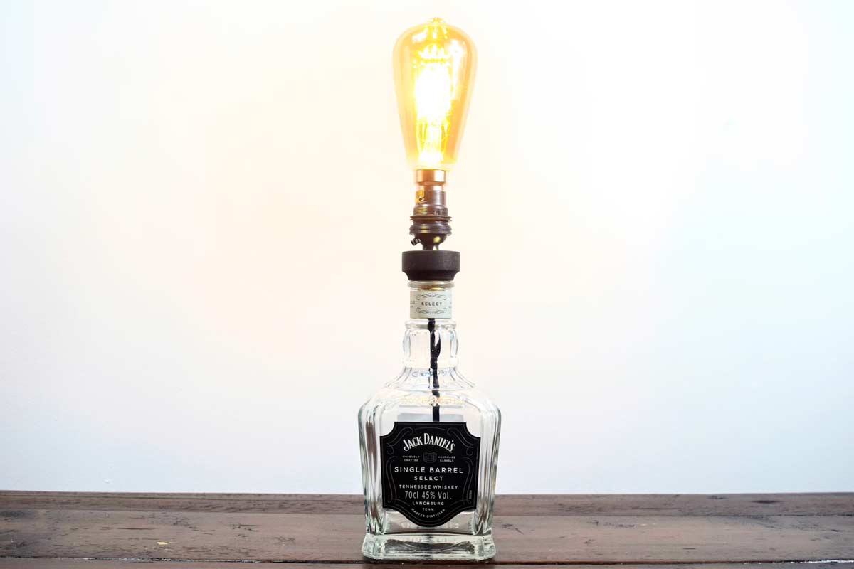 Lampe bouteille DIY Jack Daniel's