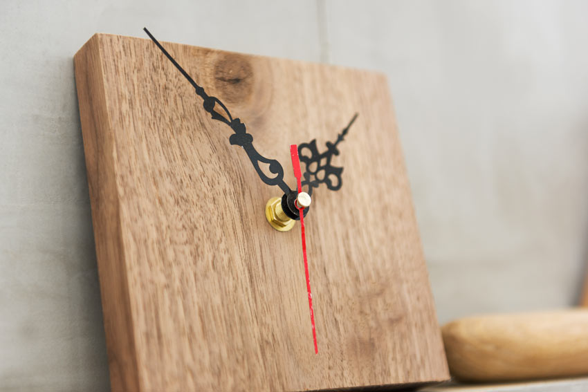 Horloge murale en bois