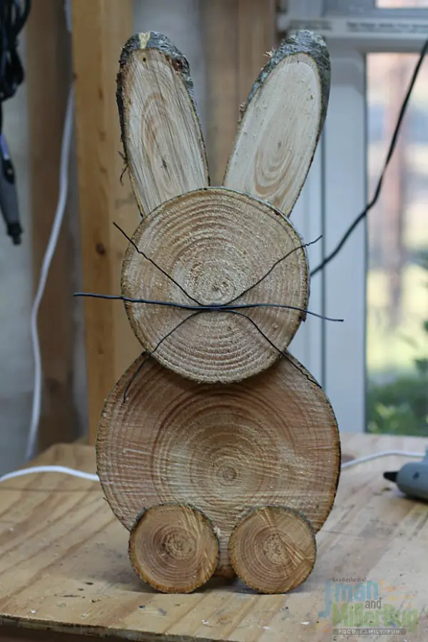 Lapin rustique en bois