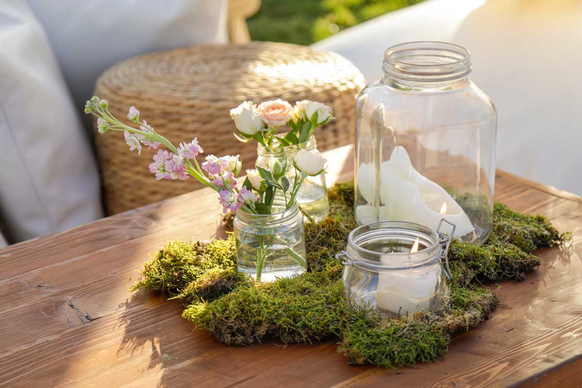 Vase en verre avec fleurs gravées