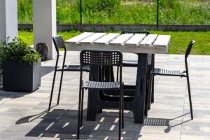 table de jardin avec une palette en bois