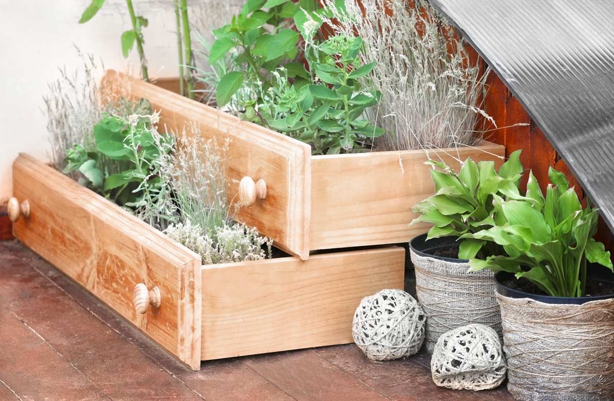 Jardinière DIY avec des tiroirs recyclés.