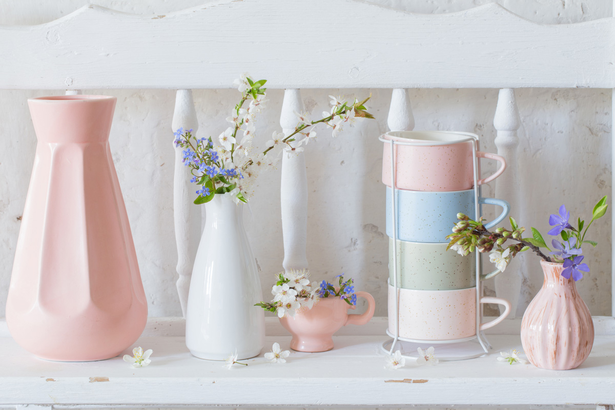 vases et tasses couleur pastel