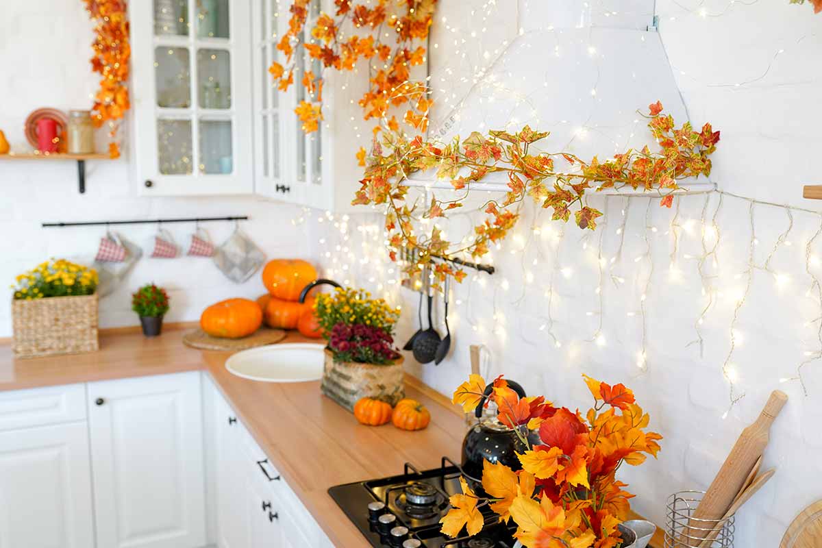 cuisine décorée pour l'automne