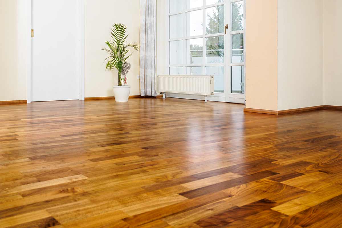 parquet éclatant après nettoyage avec solutions naturelles