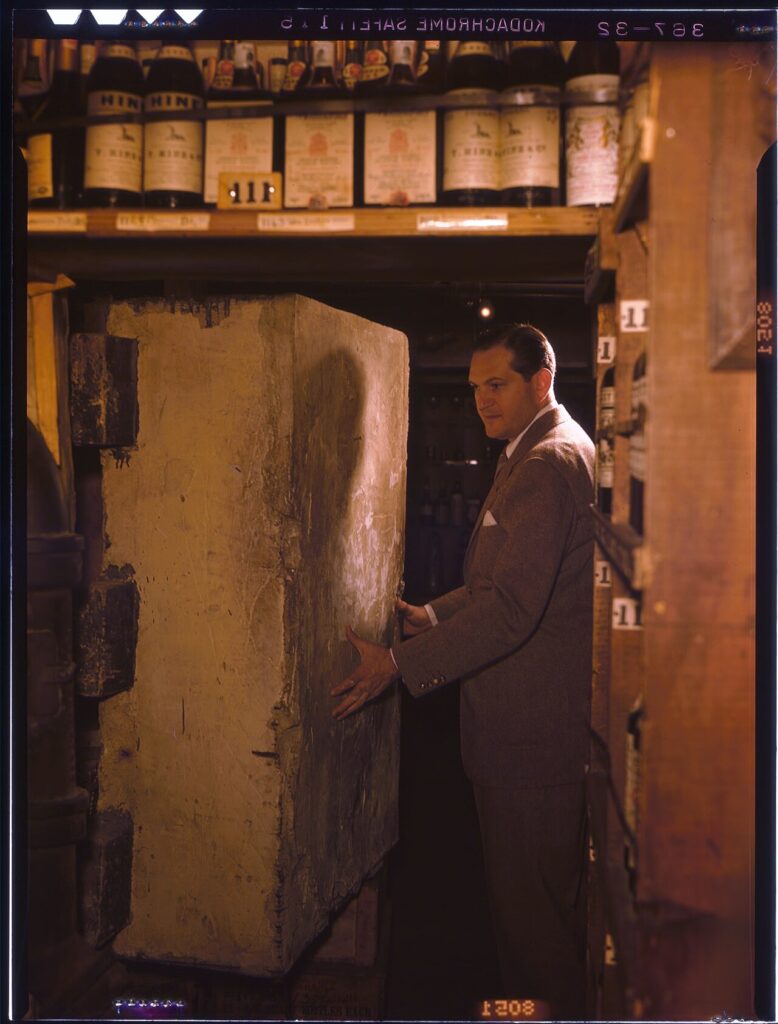 Des portes secrètes dans la maison ! Voici 7 solutions ingénieuses à ne pas manquer - Gottlieb, William P., 1917-, photographer. [52nd Street, New Yor