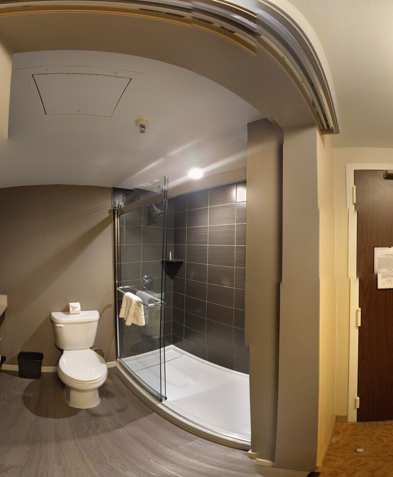 Décorer la salle de bain en noir et blanc : nos belles inspirations pour ne pas se tromper