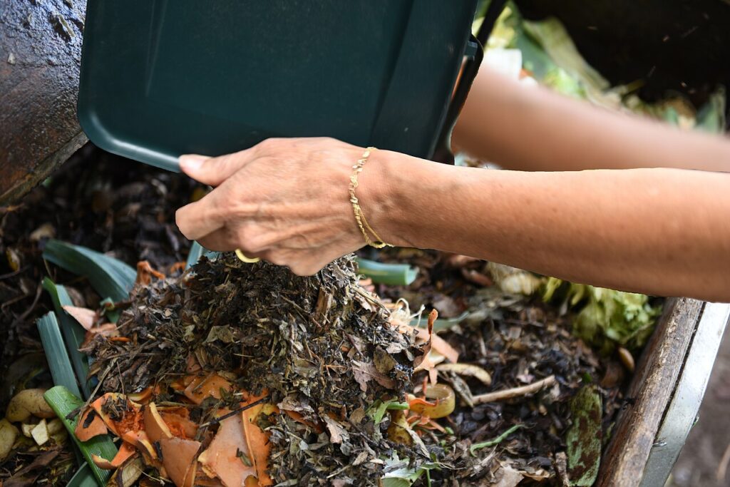 Le marc de café comme engrais - Apports mains compost
