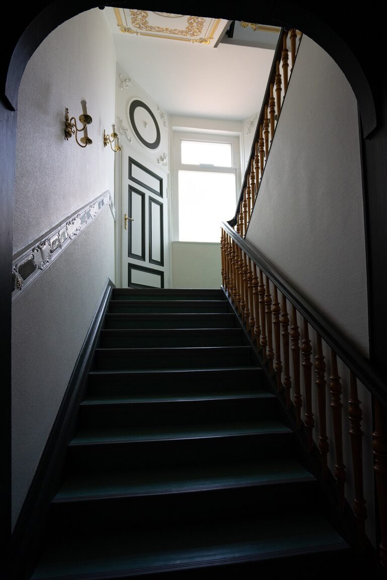 Des idées sous escalier! 30 exemples pour vous inspirer…