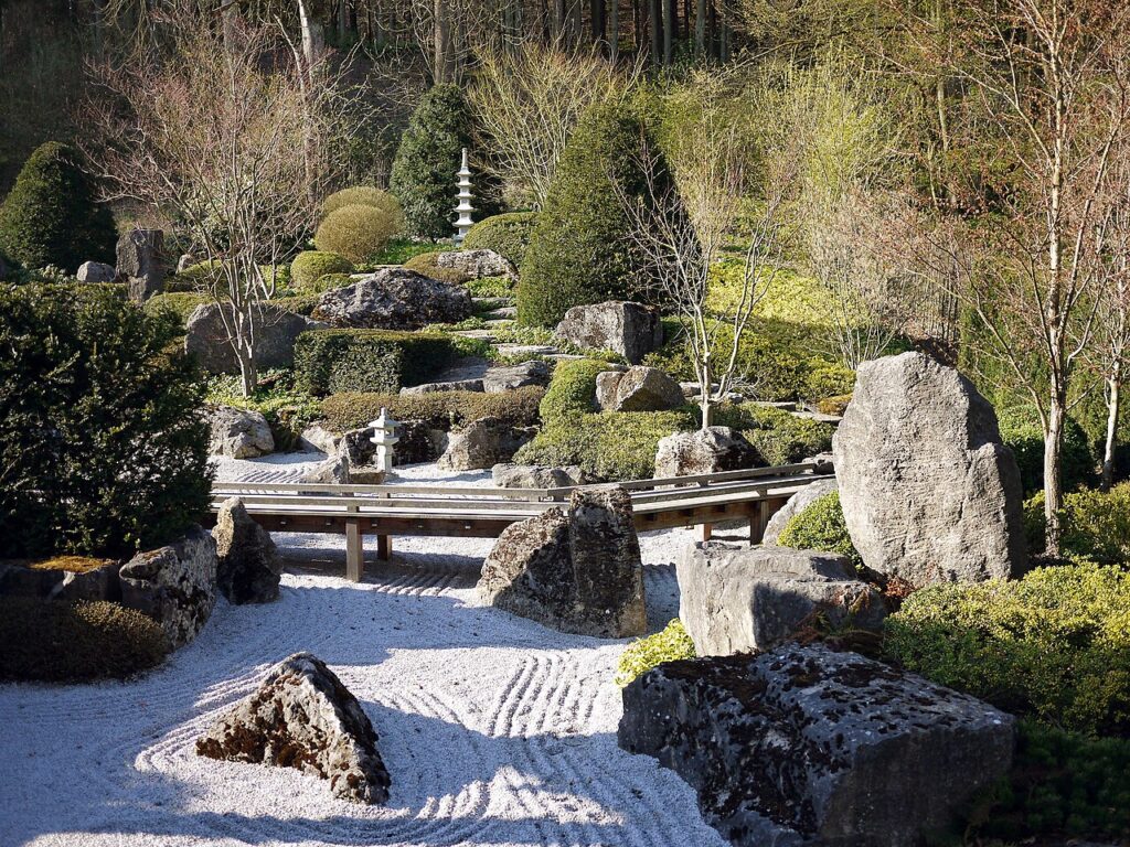 7 idées éblouissantes pour transformer votre jardin rocailleux en un vrai chef - Zengarten des Benediktushof in Holzkirchen