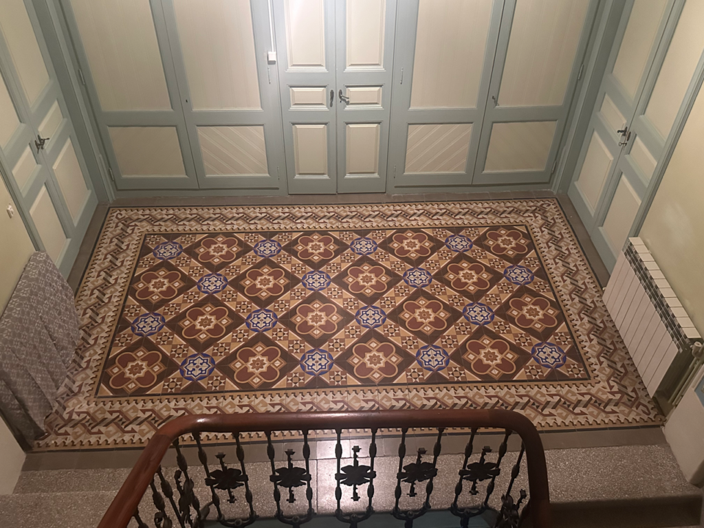 DIY | Créations avec des coquillages pour sublimer votre intérieur! 20 idées… - Butsems tiled hydraulic floor. In this decoration, there is a patterne