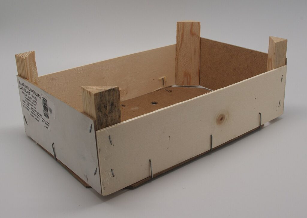 Des caisses en bois pour décorer un mur - Cagette à mandarines