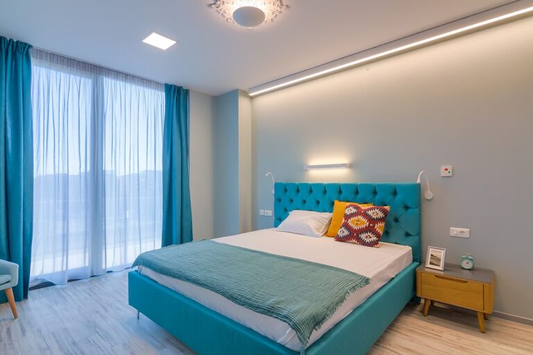 Du violet dans la chambre à coucher! 50 exemples inspirants…