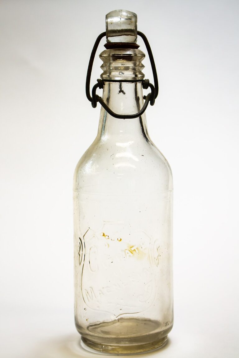 20 idées déco avec des bouteilles pour Noel! Laissez-vous inspirer…