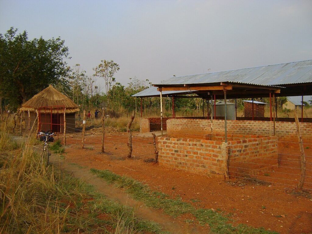 Le marc de café comme engrais - Technology Composting is performed manually inside a shed using nine bays. The material in the bays is shifted two tim